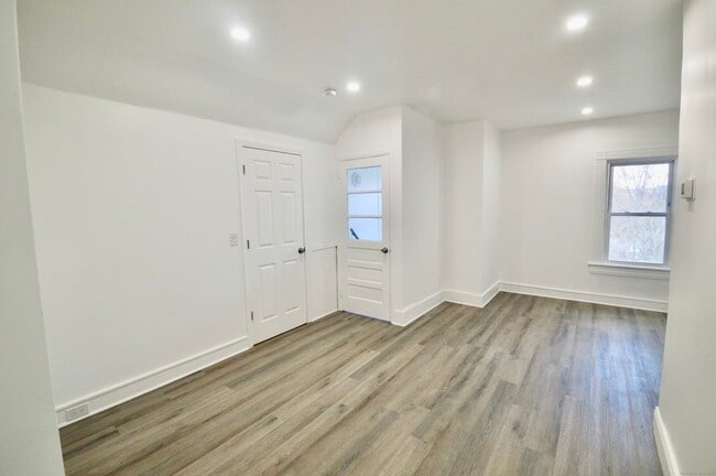 161 Deacon St in Bridgeport, CT - Building Photo - Building Photo