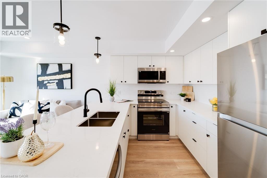 825 Stirling Ave S in Kitchener, ON - Building Photo