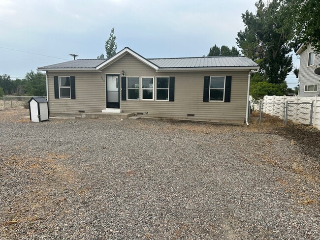 property at 930 E 11th St