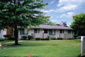 Amesbury in Reynoldsburg, OH - Foto de edificio - Building Photo