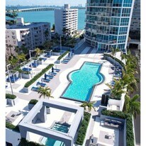 480 NE 30th St in Miami, FL - Building Photo