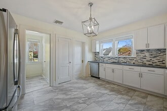 158 Henry St in Greenwich, CT - Building Photo - Building Photo