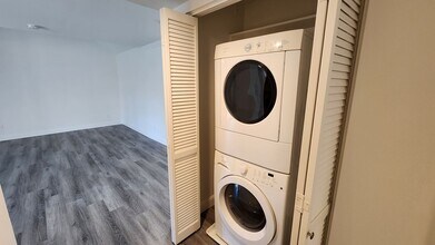 5042 Waverider Cir in Huntington Beach, CA - Building Photo - Building Photo