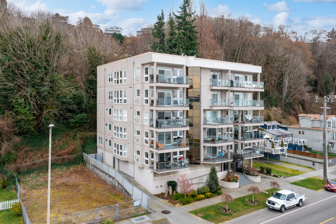 1300 Alki Ave SW in Seattle, WA - Foto de edificio