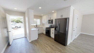 5129 Tipton St in San Diego, CA - Building Photo - Building Photo