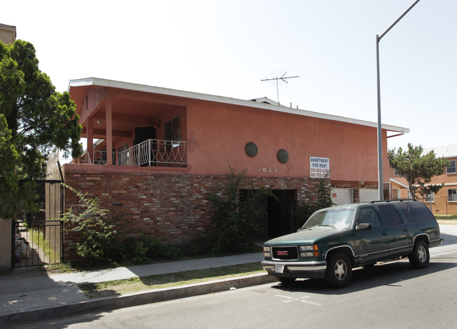 7013 Malabar St in Huntington Park, CA - Foto de edificio - Building Photo