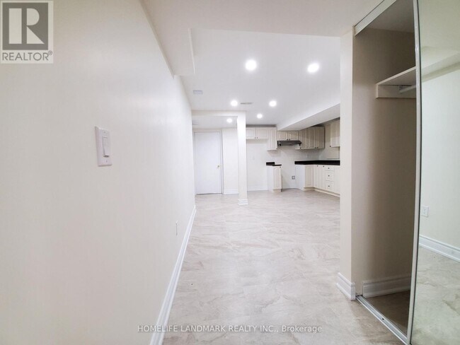 61 Albert Roffey Crescent in Markham, ON - Building Photo - Building Photo