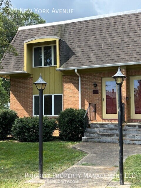 209 New York Ave in Harrisonburg, VA - Building Photo