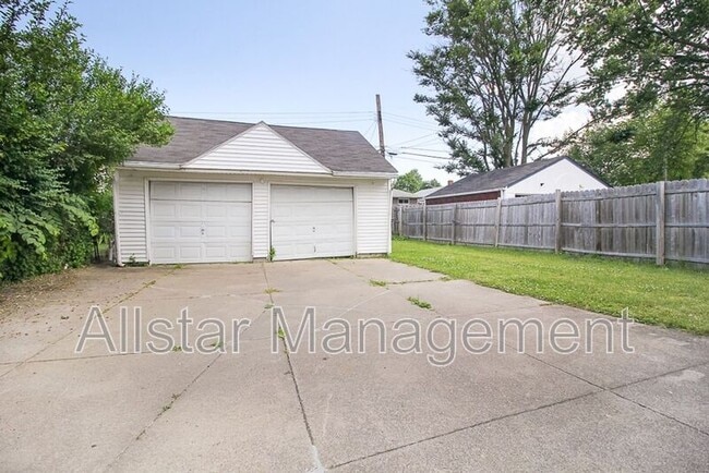 12901 McCracken Rd in Garfield Heights, OH - Building Photo - Building Photo