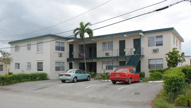 200 SW 8th St in Pompano Beach, FL - Foto de edificio - Building Photo