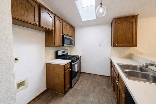 2138 Lonnie Ln in Oklahoma City, OK - Building Photo - Building Photo