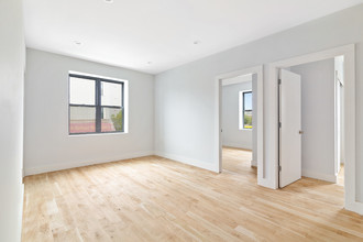 152 Sackman St in Brooklyn, NY - Building Photo - Interior Photo