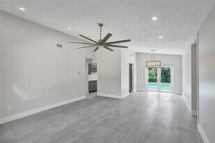 11627 SW 50th St in Cooper City, FL - Building Photo