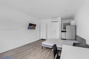 110 NW 9th Ave in Miami, FL - Building Photo