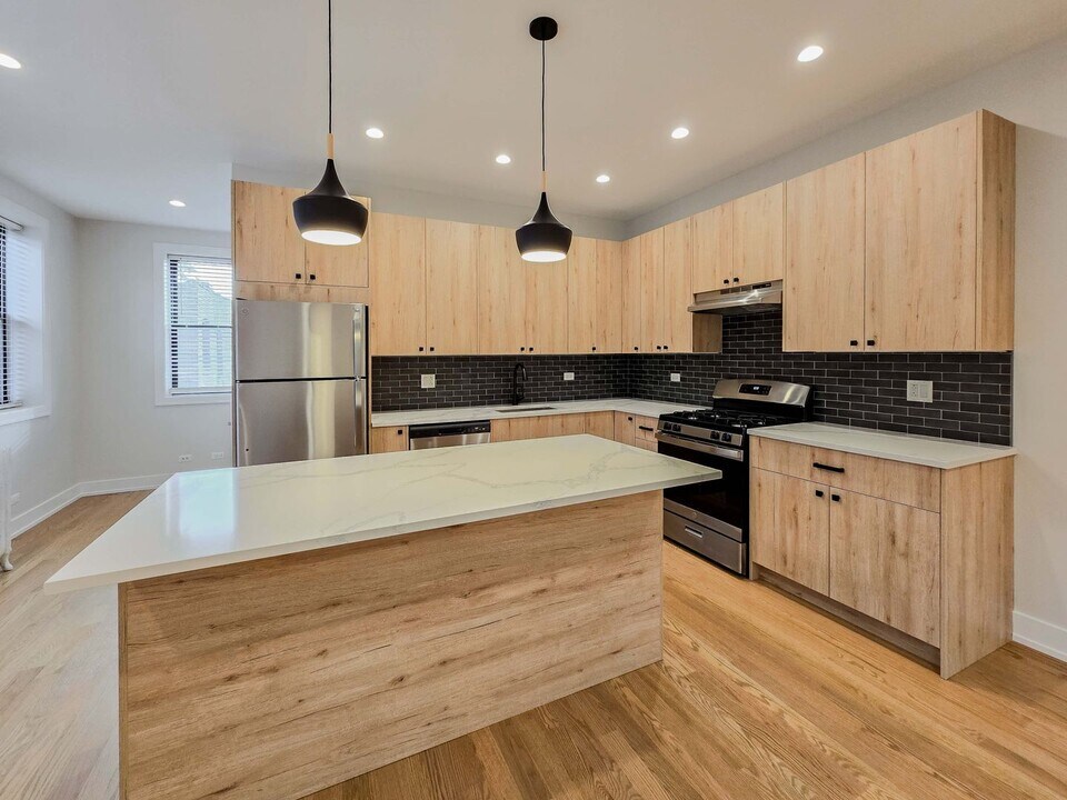 4949 N Oakley Ave, Unit 3 in Chicago, IL - Foto de edificio