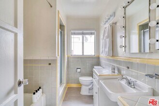 8420 1/2 Fountain Ave in West Hollywood, CA - Foto de edificio - Building Photo