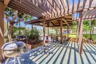 2714 Kahoaloha Ln in Honolulu, HI - Building Photo - Building Photo
