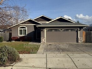 1575 SW Yucca Dr in Grants Pass, OR - Building Photo - Building Photo