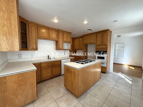 4723 Blackthorne Ave in Long Beach, CA - Building Photo - Building Photo
