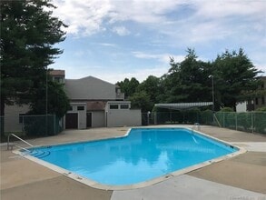 7 Padanaram Rd in Danbury, CT - Building Photo - Building Photo