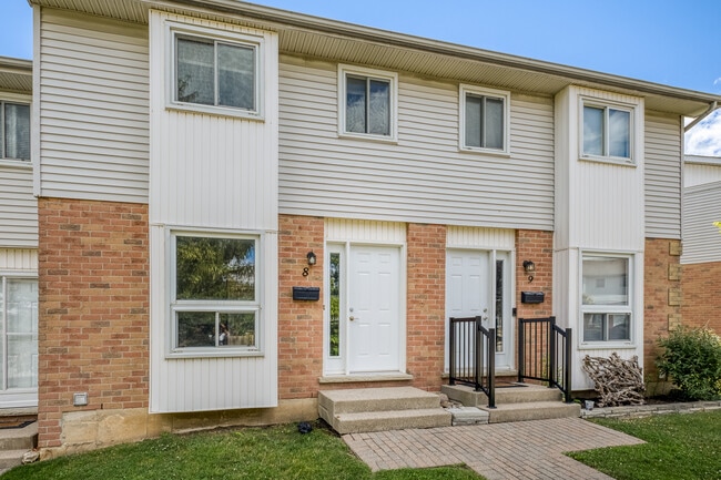 110 Deveron Crescent in London, ON - Building Photo - Building Photo