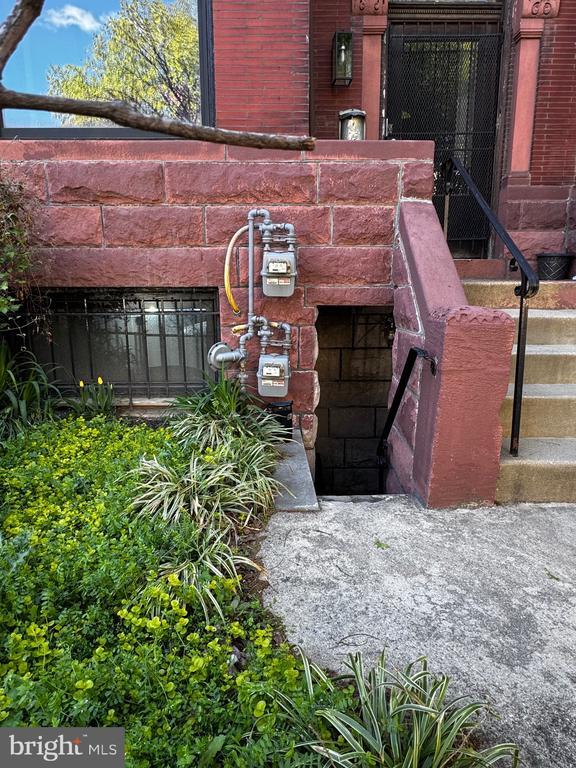property at 1938 1st St NW