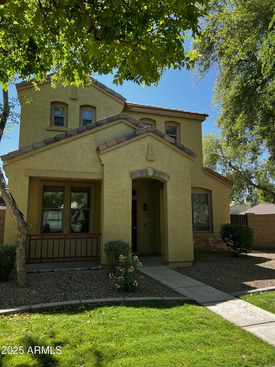 3706 E Yeager Dr in Gilbert, AZ - Foto de edificio