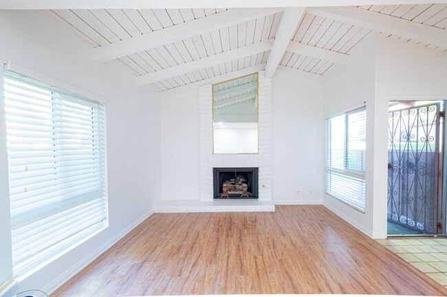 3701 Country Club Dr in Long Beach, CA - Building Photo - Building Photo