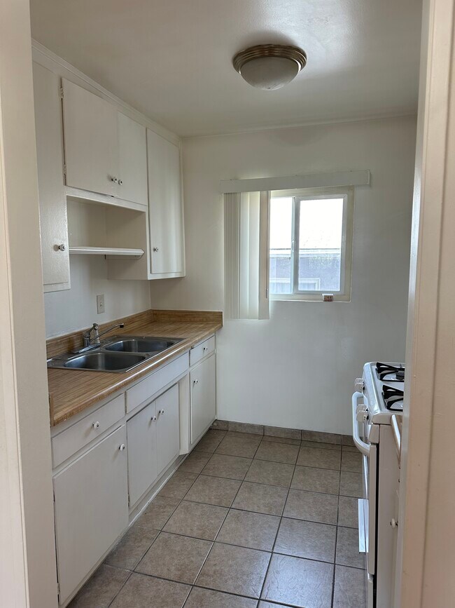 1736 N Mariposa Ave in Los Angeles, CA - Building Photo - Building Photo