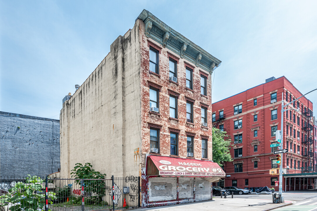 2322 2nd Ave in New York, NY - Building Photo