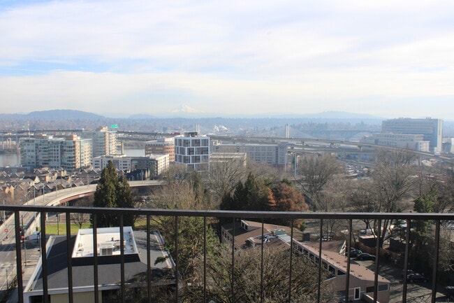 2211 SW 1st Ave, Unit 1102 in Portland, OR - Building Photo - Building Photo