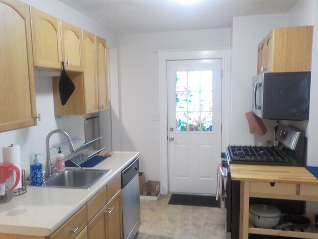 578 Trapelo Rd in Belmont, MA - Building Photo - Building Photo