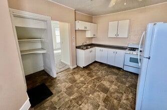 701 S Center St in Bloomington, IL - Building Photo - Building Photo