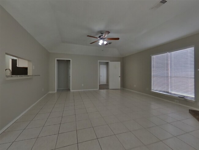 6922 Clee Ln in Spring, TX - Foto de edificio - Building Photo