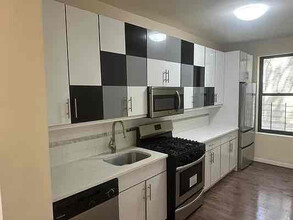 377 Montgomery St in Brooklyn, NY - Building Photo - Building Photo