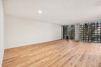 9000 Clifton Wy, Unit 6 in Beverly Hills, CA - Foto de edificio - Building Photo