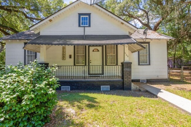 property at 1109 E 69th St