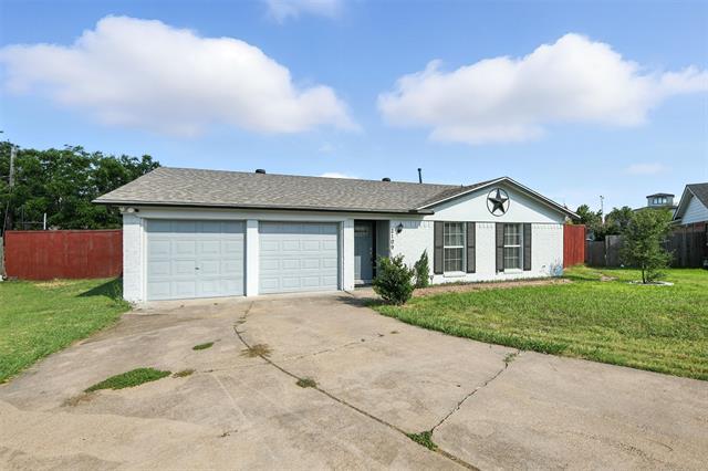 2109 Jeannette Ct in Arlington, TX - Building Photo - Building Photo