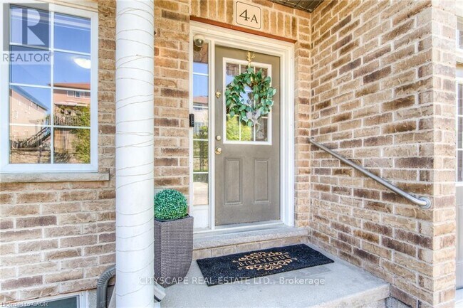 38 Howe Dr in Kitchener, ON - Building Photo - Building Photo