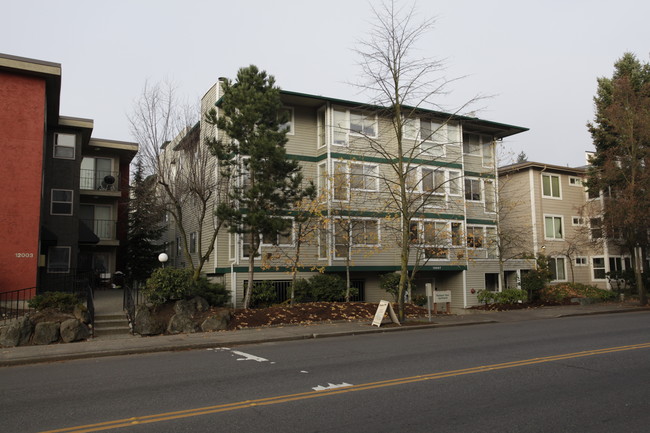 Pinehurst west apartments in Seattle, WA - Foto de edificio - Building Photo