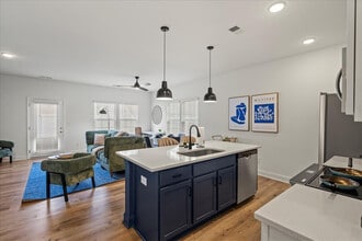 7047 Lash Ln in Charlotte, NC - Foto de edificio - Building Photo