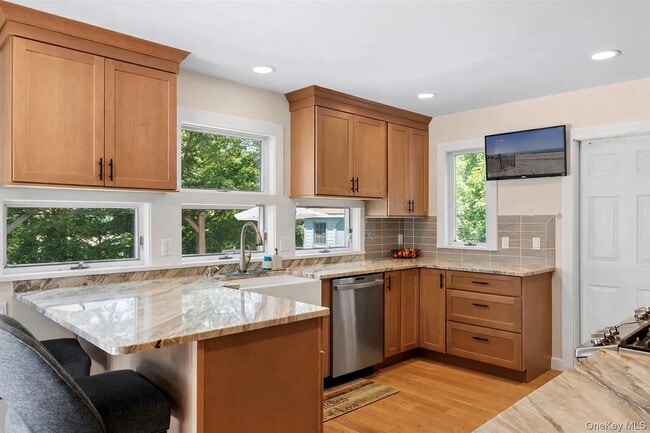 205 Pine Ave in Southold, NY - Building Photo - Building Photo