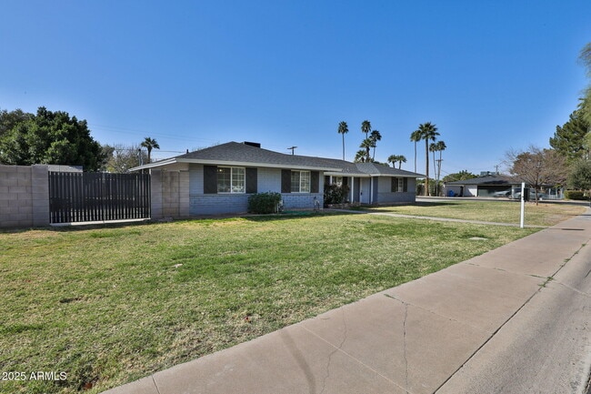 property at 811 W Northern Ave