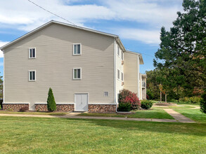 Colonnade Apartments in Effingham, IL - Building Photo - Building Photo