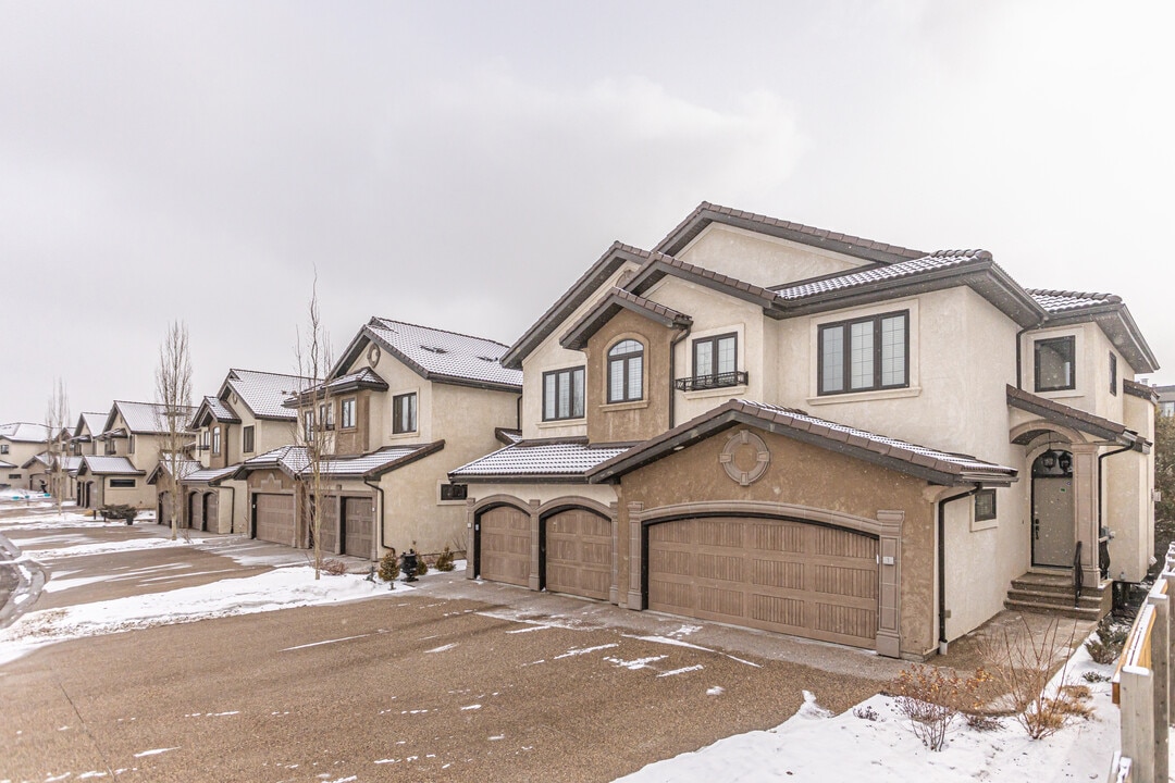 Villas On The Ravine In Callaghan in Edmonton, AB - Building Photo