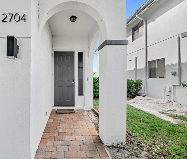 2704 Treasure Cove Cir in Fort Lauderdale, FL - Building Photo - Building Photo