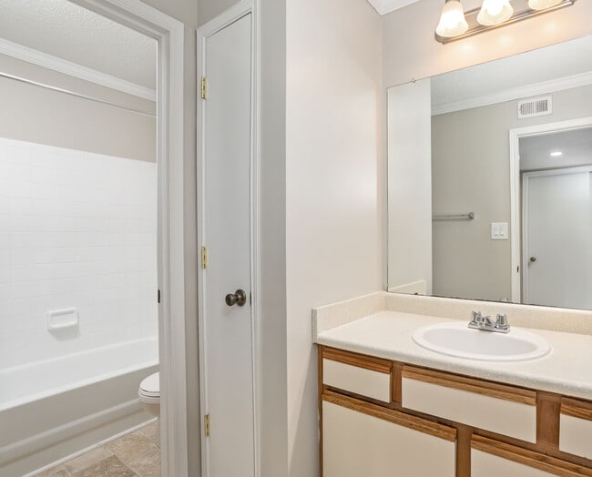 Dunwoody Ridge in Atlanta, GA - Building Photo - Building Photo
