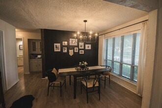 2334 Babalos Ln in Dallas, TX - Foto de edificio - Building Photo