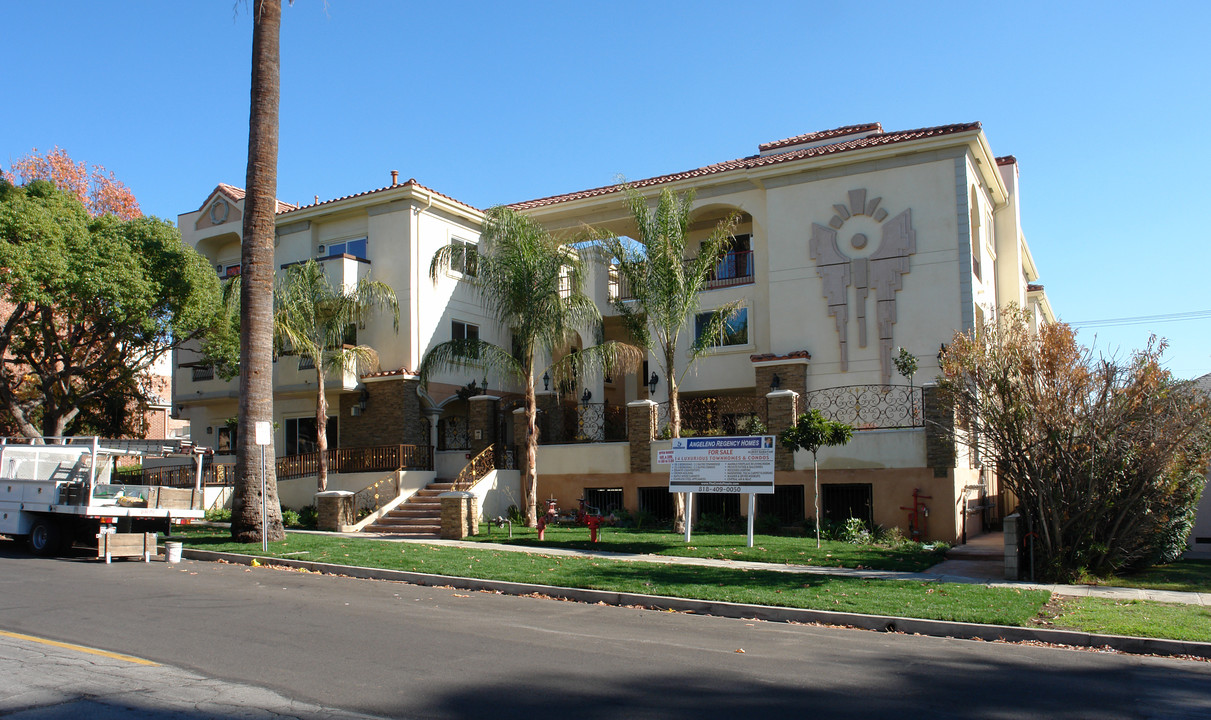 540 Angeleno Ave in Burbank, CA - Foto de edificio