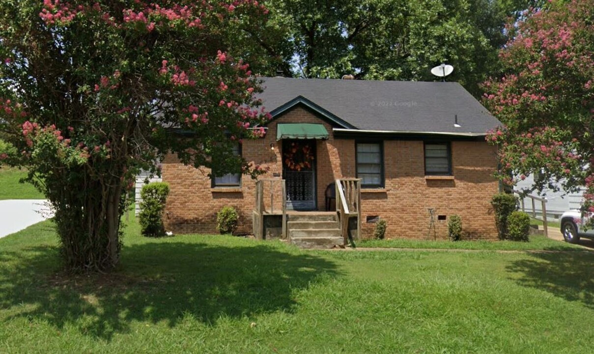 2906 N Harris Cir in Memphis, TN - Building Photo